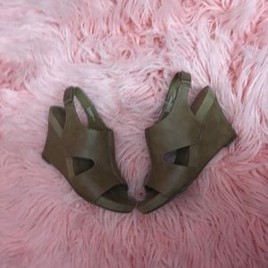 Final Markdown!💥 Tan Wedge Heels